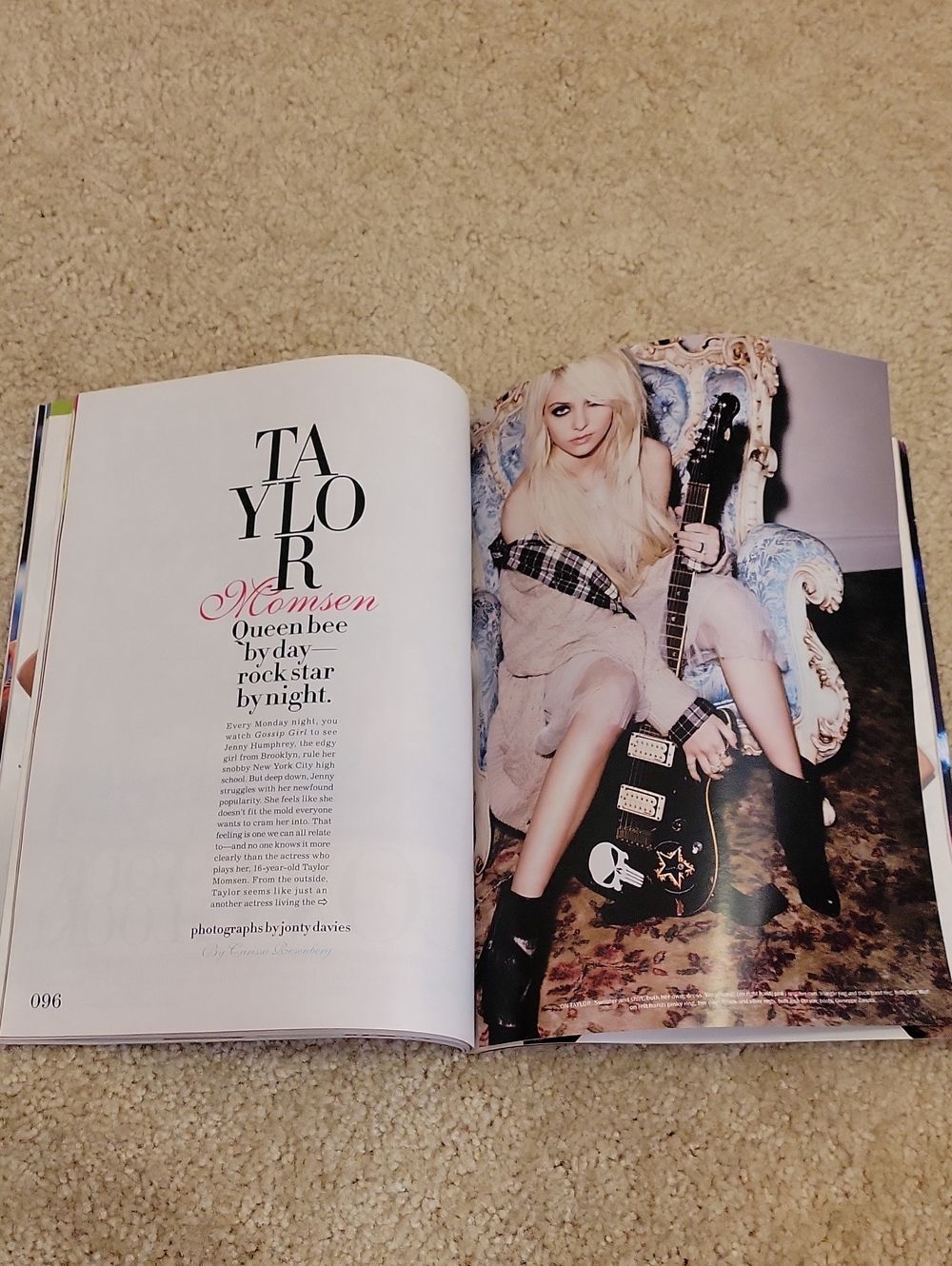 RARE Like New Seventeen February 2010 Magazine - Picture 7 of 8